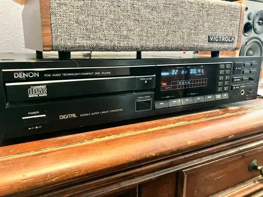 Picture of a Denon DCD-1500 CD Player
