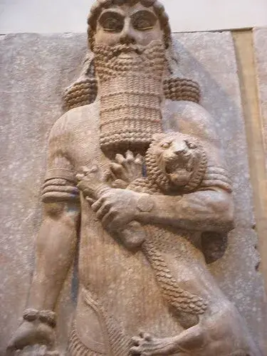 Look at this proud cat owner. Good on Gilgamesh, wanting everyone to see his flufty baby: